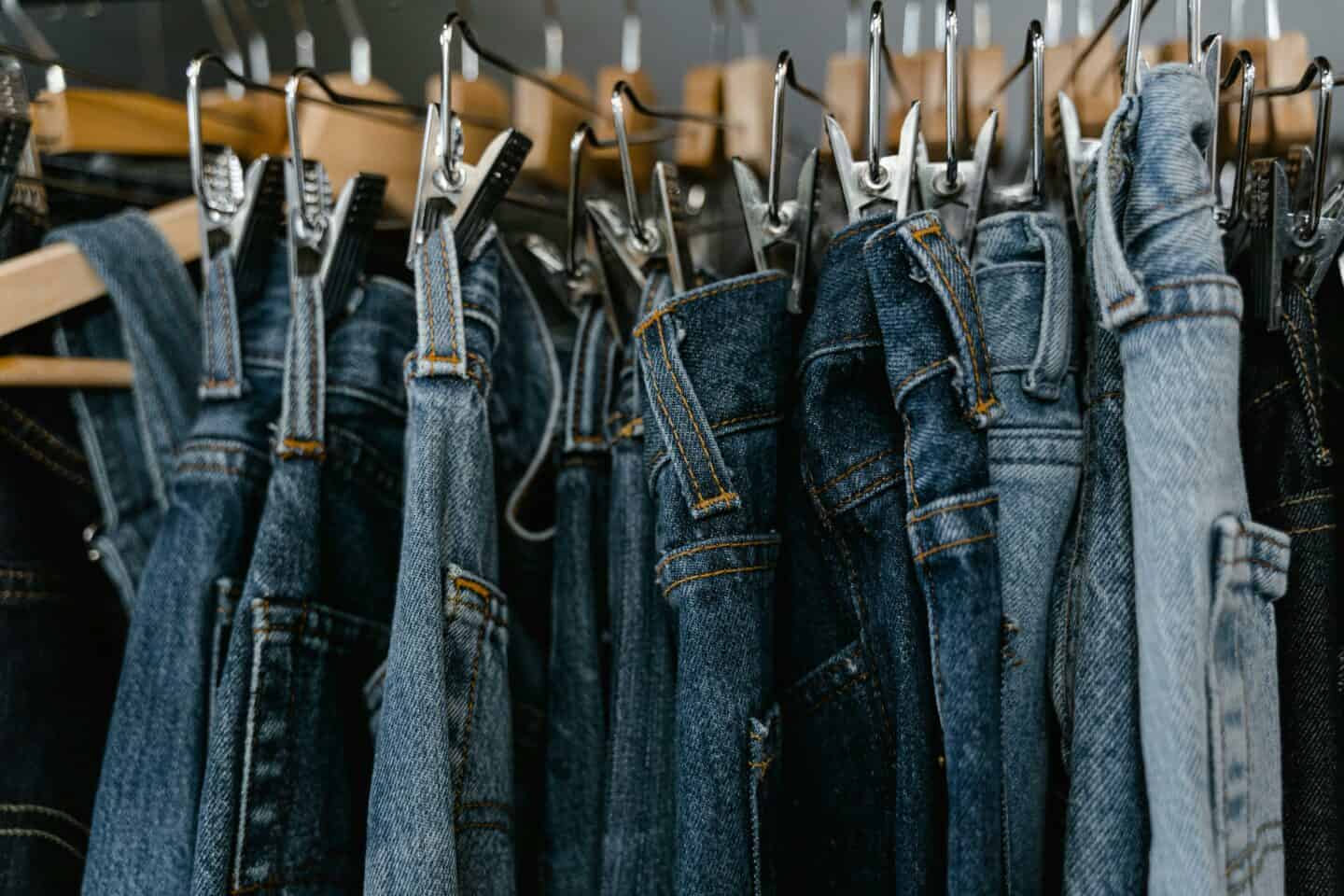 DIY: 5 tips om jouw jeans een nieuw leven te geven