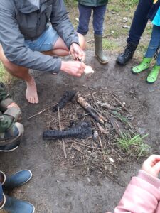 Vuur maken tijdens de Wildgroei training